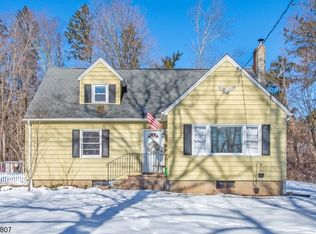 286 Oak Ridge Rd, Oak Ridge, NJ 07438