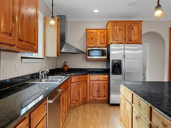 4th image of 311 N Ave W