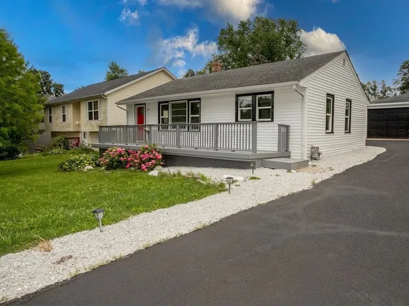 110 Hunters Path, Lake In The Hills, IL 60156