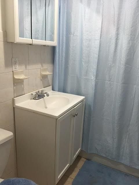 2nd image of 2890 Heath Ave