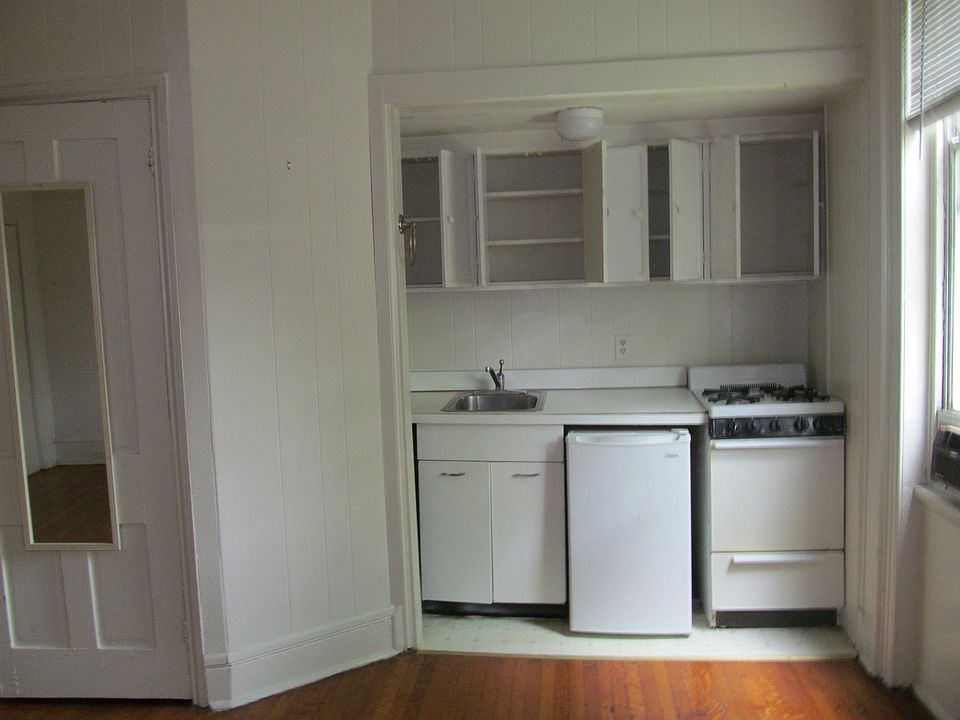 2nd image of 2215 Spruce St APT 4