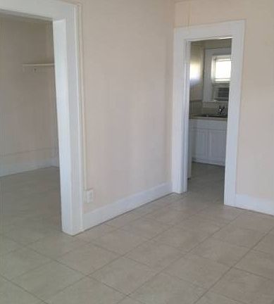 3rd ave S 1 bedroom