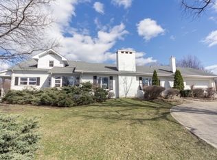 2725 35th St, Oak Brook, IL 60523