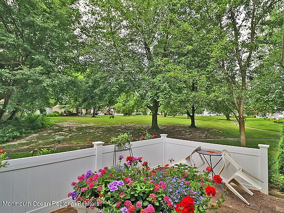 5th image of 946A Liverpool Cir