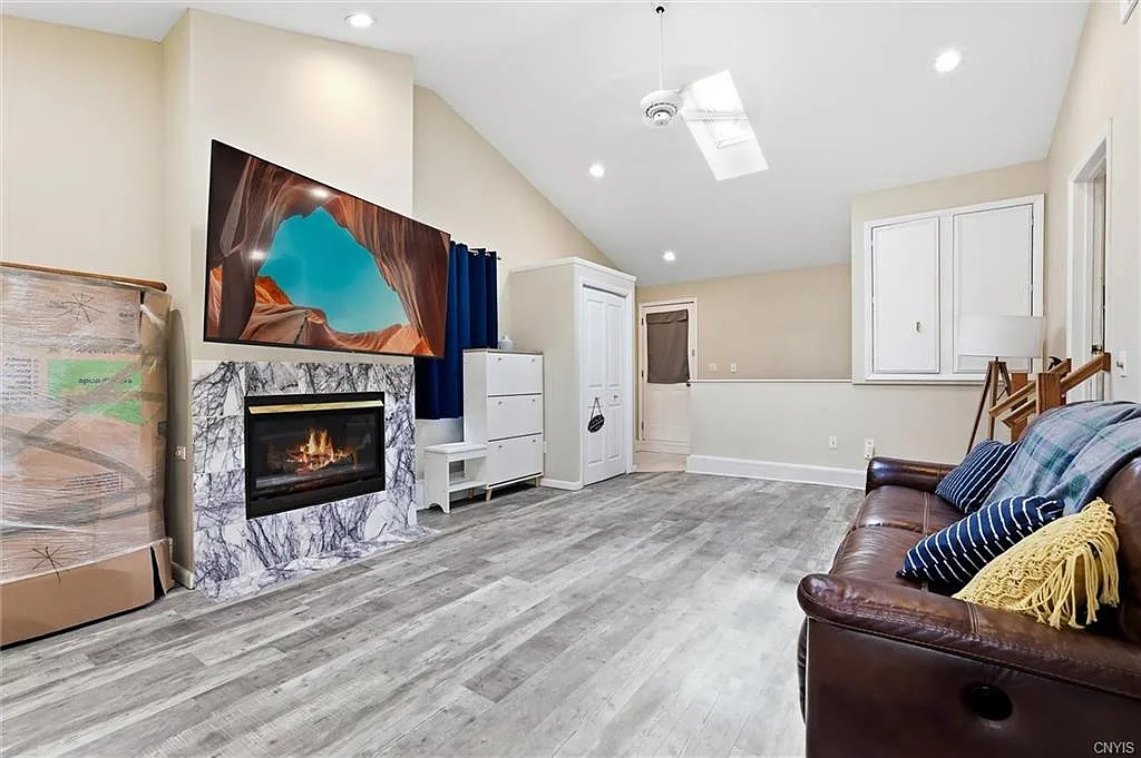 3 bed, 1536 sqft, $2,500 — Photo 4