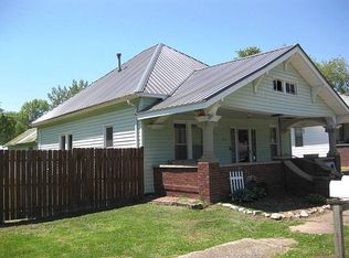 507 S Charles St, West Salem, IL 62476