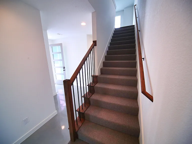 3519 S Hills Ave — Photo 2