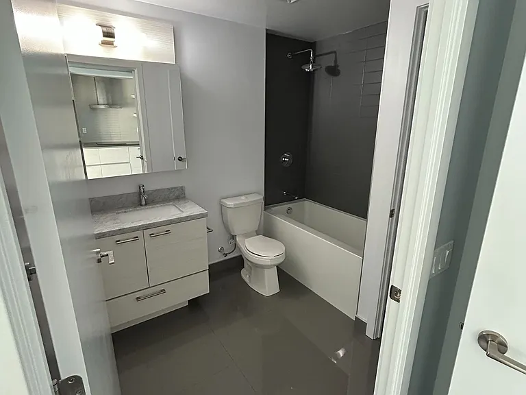 2221 Yonge St #4710 — Photo 13