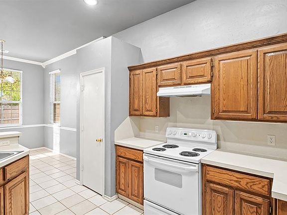 4th image of 721 SW 156th Pl
