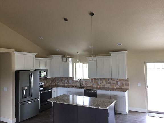 3rd image of 222 Parkview Ave