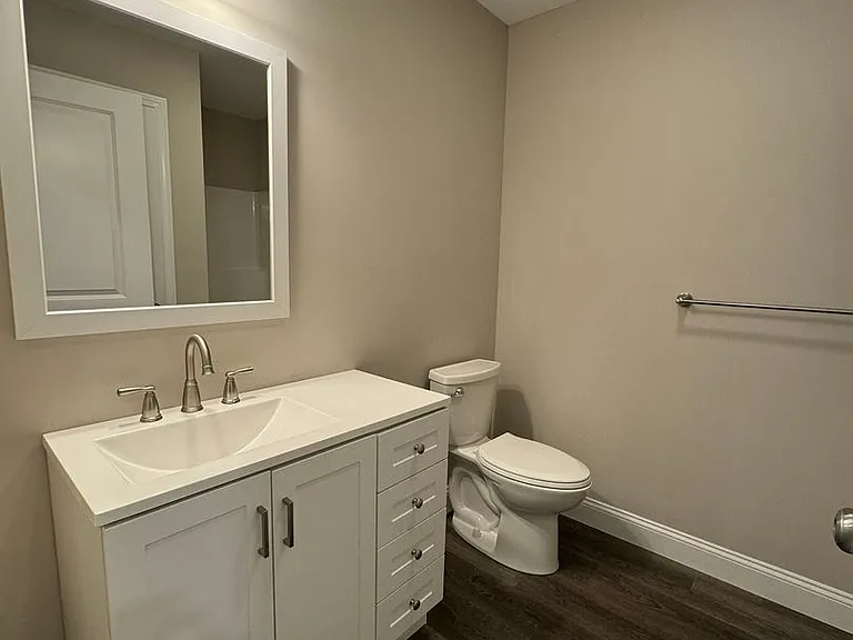 108 Mammoth Rd #B — Photo 12
