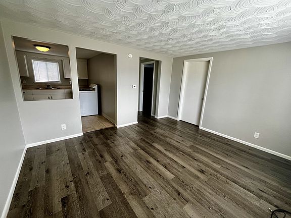 3rd image of 8 Cumberland Ave APT 2