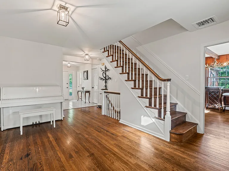 341 Crum Creek Ln — Photo 43