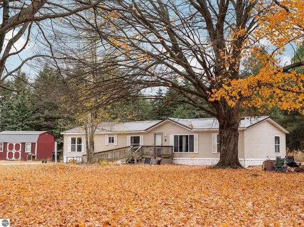 18653 Wells Rd, Thompsonville, MI 49683