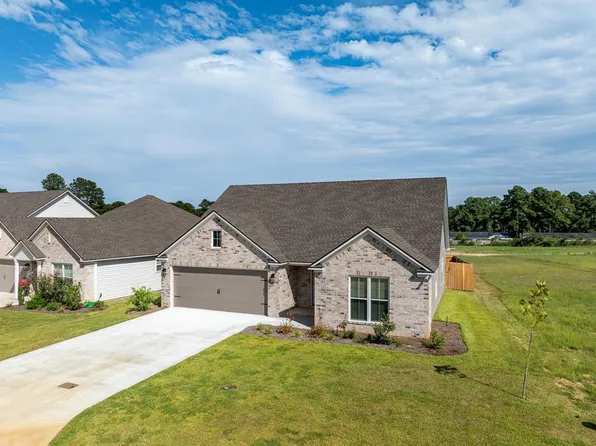 621 Whitetail Ln, Tifton, GA 31794