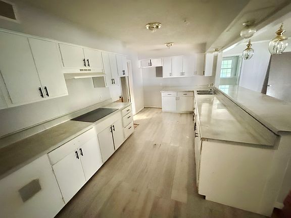 2nd image of 2823 Signal St