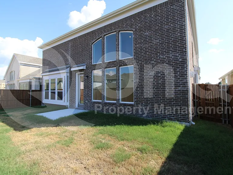 8407 Cornerstone Dr — Photo 24