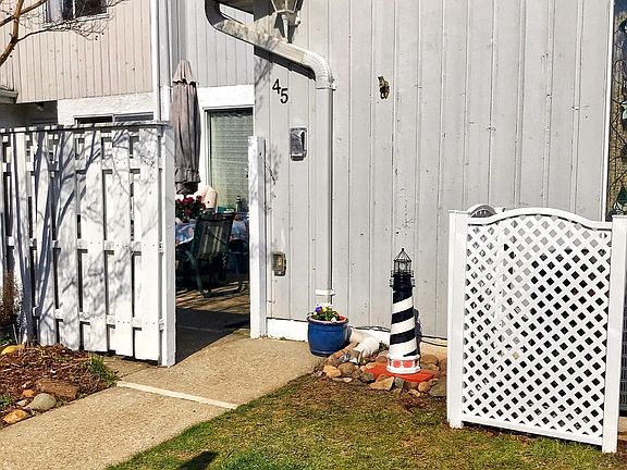 3rd image of 45 Sea Breeze Ln