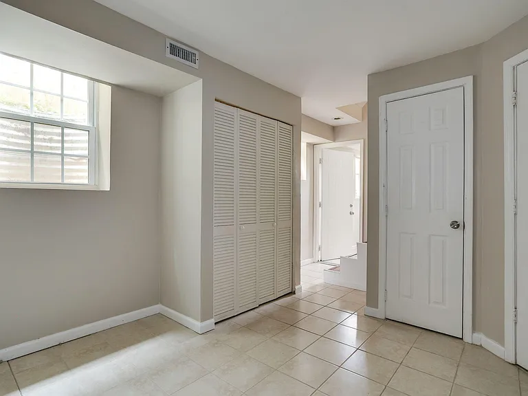 1913 N Edison St — Photo 15