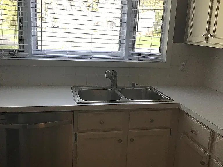 3891 Eastbourne Dr — Photo 4