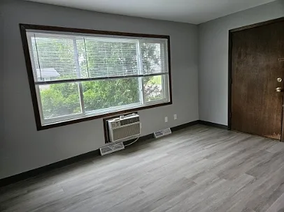 356 E Marquette — Photo 7