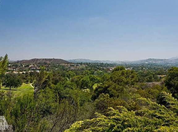 5th image of 355 Corrine Hill Ct