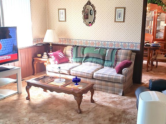 3rd image of 2065 Birchview Dr N