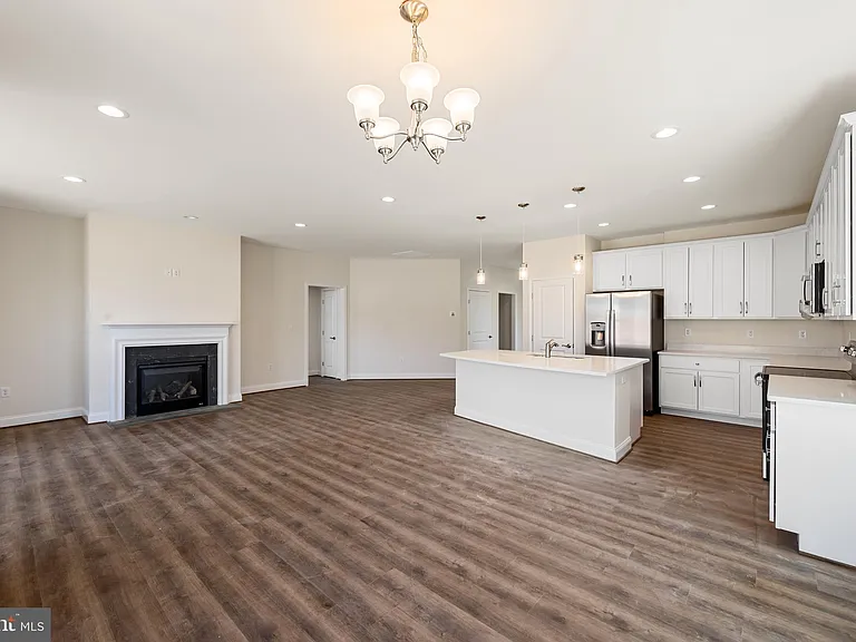 105 Amberfield Ct — Photo 4