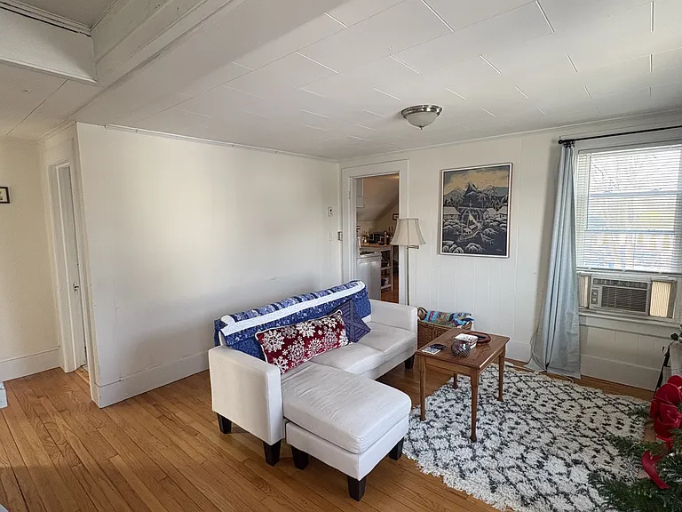 152 Russell St #2 — Photo 2