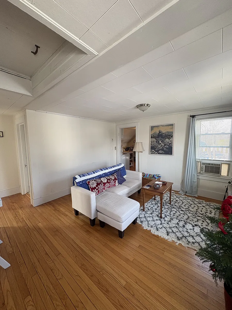 Building Photo - 152 Russell St #2