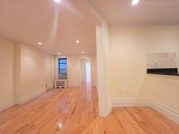 3rd image of 881 10th Ave Unit 4U