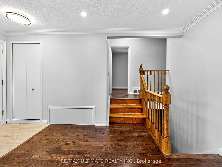 50 Charlemont Cres — Photo 14