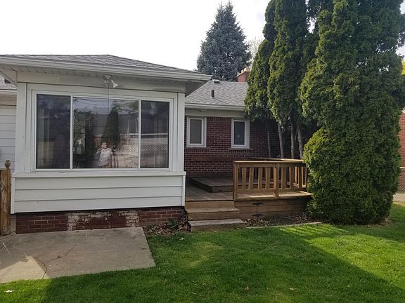 5th image of 8129 Buckingham Ave