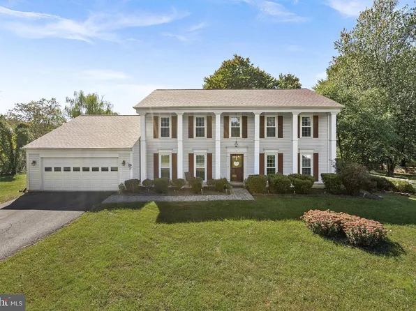 6 Coleman Ln, Sterling, VA 20165