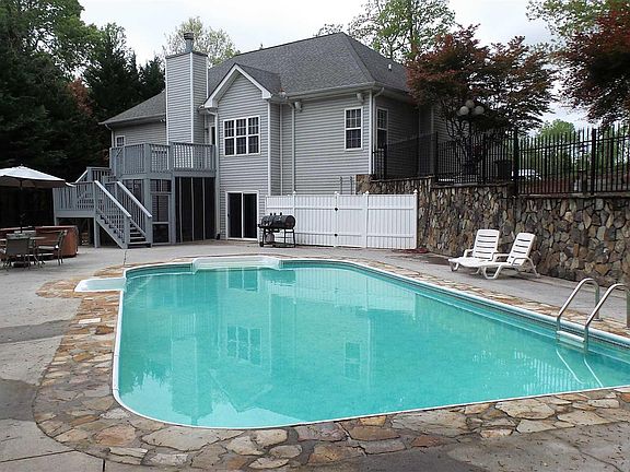 2nd image of 203 Silverwood Dr