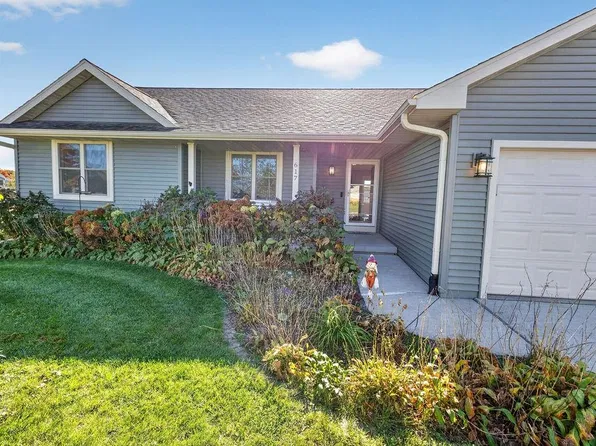 617 Badger Dr, Evansville, WI 53536