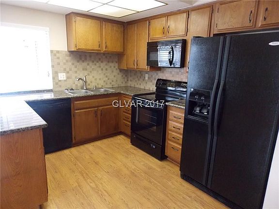 5th image of 305 Estella Ave