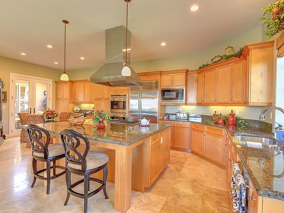 4th image of 860 Dana Ct