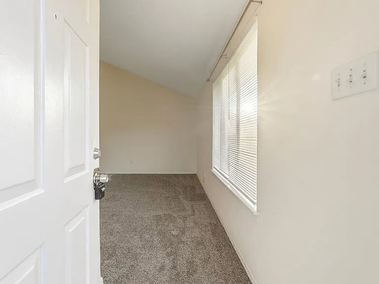 1431 Stevenage Ln — Photo 20