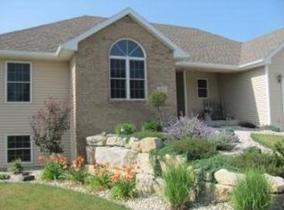 813 Chickadee Dr, Cambridge, WI 53523