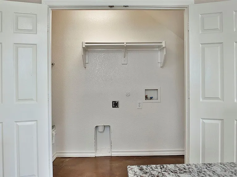 7705 Stanley Ct — Photo 10