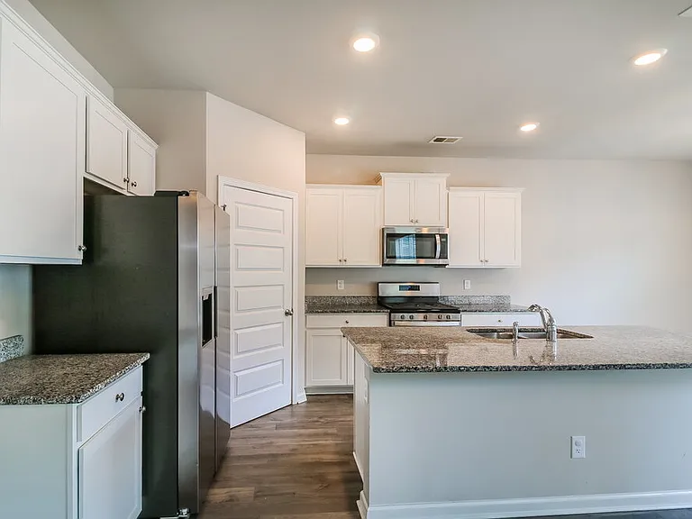 44 Silver Birch Pass — Photo 9