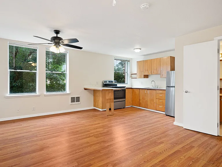 Abbottsford Apartments — Photo 44