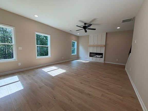 3rd image of 884 McDonald Dr