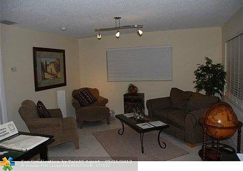 5th image of 712 SW 15th Ave APT 10