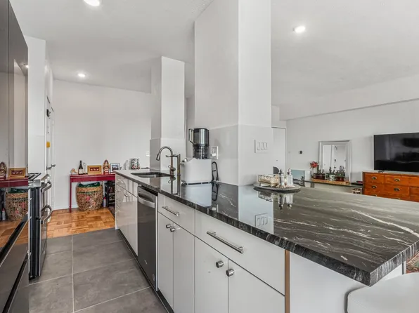 166-25 Powell Cove Boulevard image 8 of 27