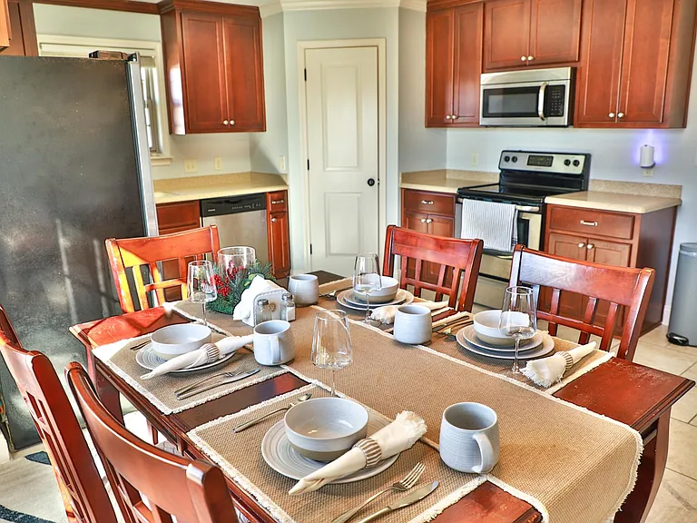 1805 Shanun Ct — Photo 2