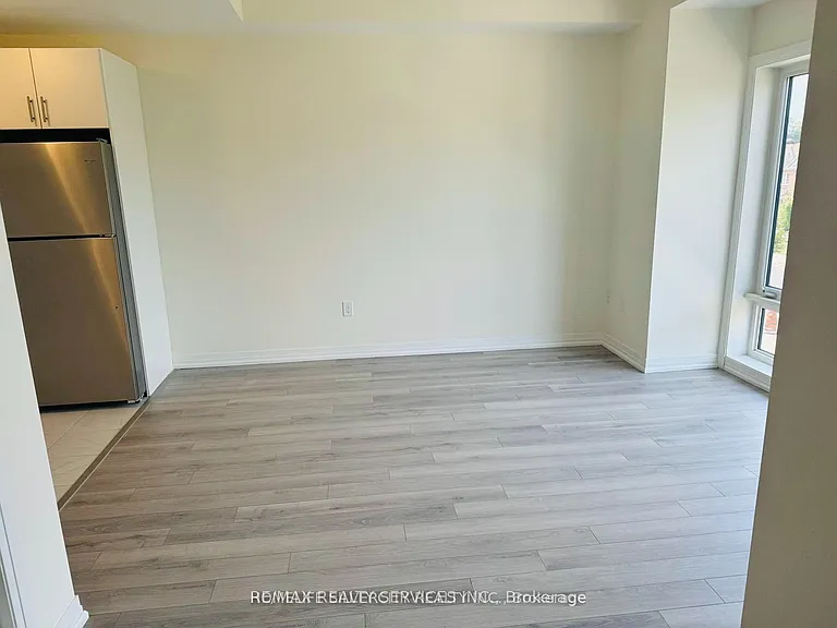 245 McLevin Ave W #7 — Photo 3