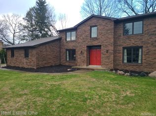 1020 Hidden Ln, Rochester Hills, MI 48309