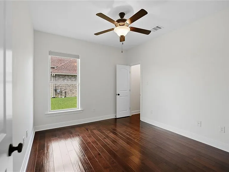 8929 Greenleaves Dr — Photo 18